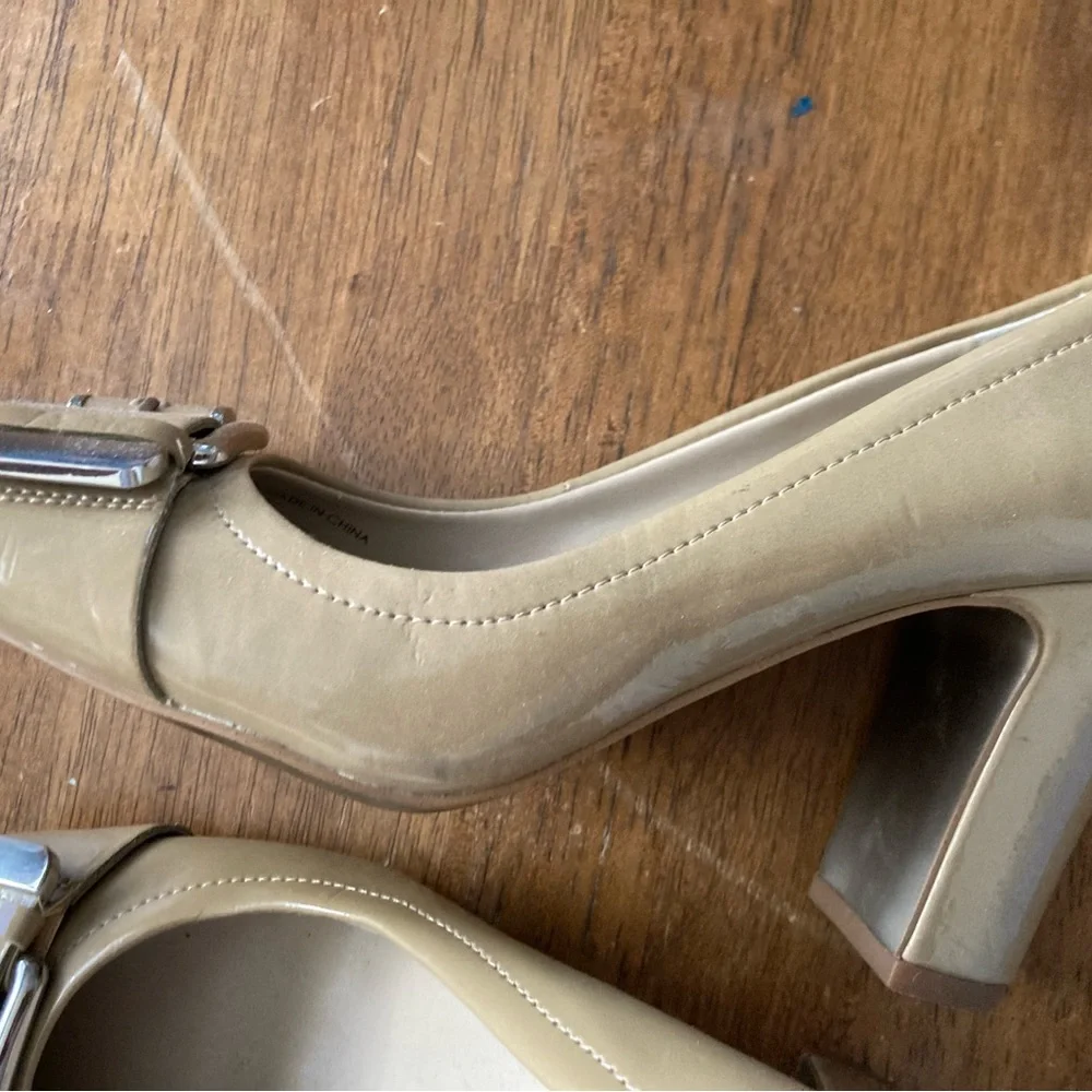 Tahari Patent Pumps - Picture 12 of 16